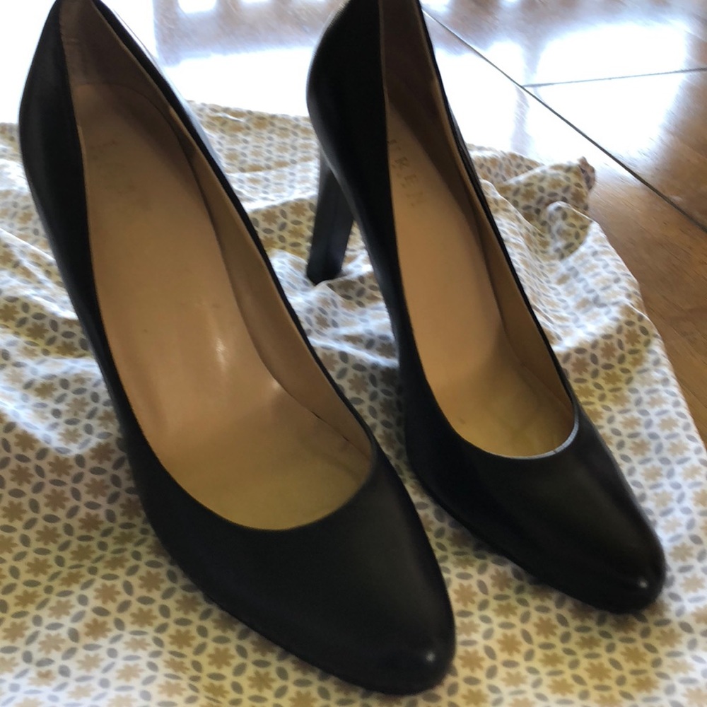 Ralph Lauren black classic pumps size 8.5